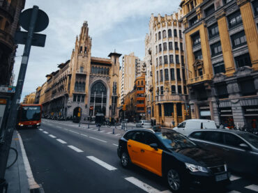 Cómo moverse por Barcelona: del aeropuerto a tu apartamento (y por toda la ciudad)