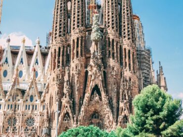 Guía completa para disfrutar de Barcelona alojándote en apartamentos turísticos cerca de la Sagrada Familia